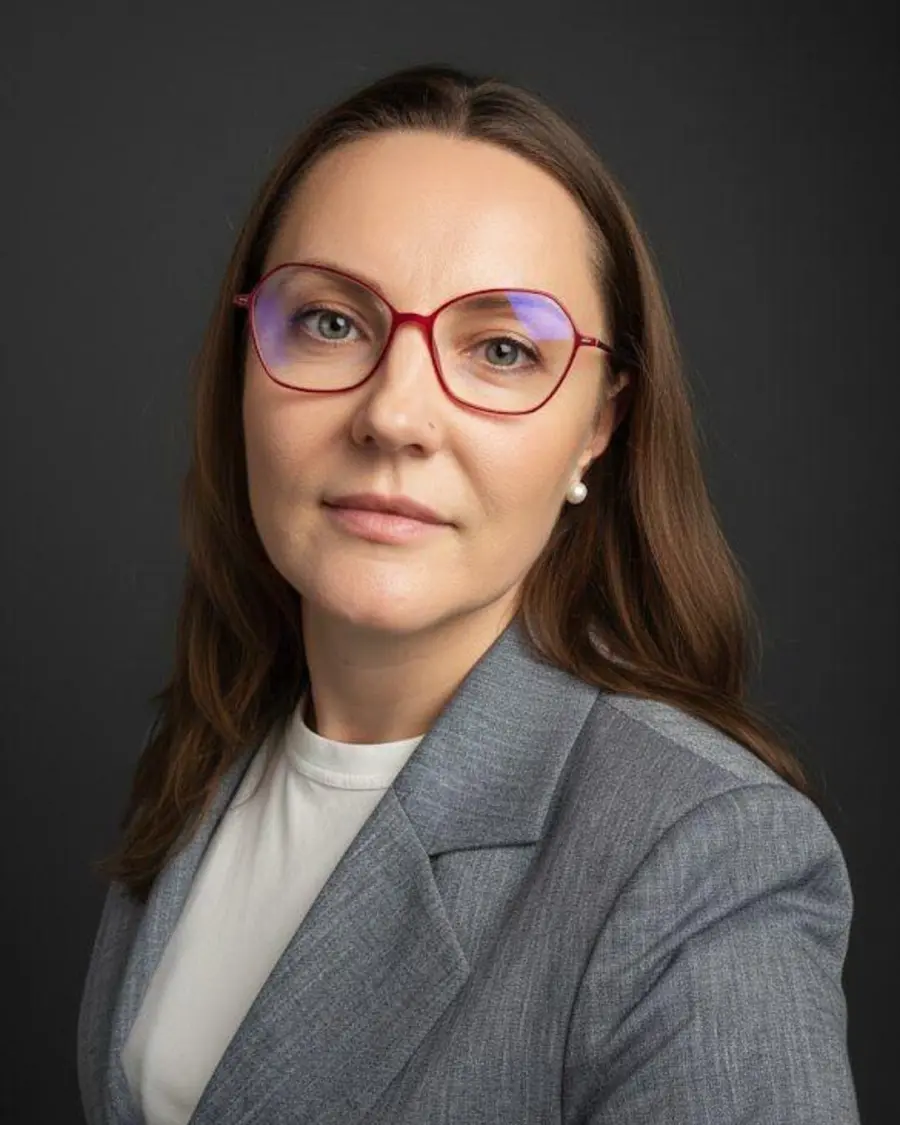 Elena Mihailov, Medstifter
